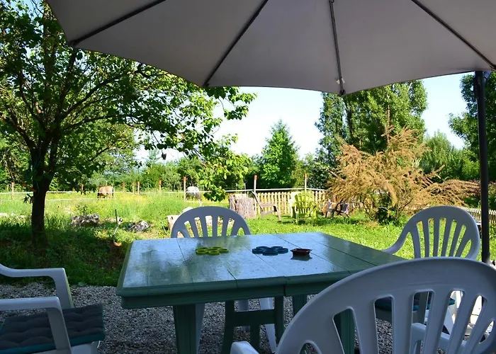Couanac Familial à La Campagne Avec Piscine Hébergement de vacances